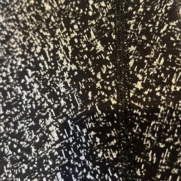 New Lululemon Wunder Under Crop High-Rise *21"
Luon Suited Jacquard Black White - Picture 8 of 9